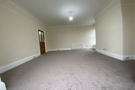 3 bedroom apartment to rent - Photo 2