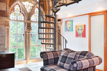 Spectacular three bedroom penthouse in a Grade II listed conversion. - Photo 5
