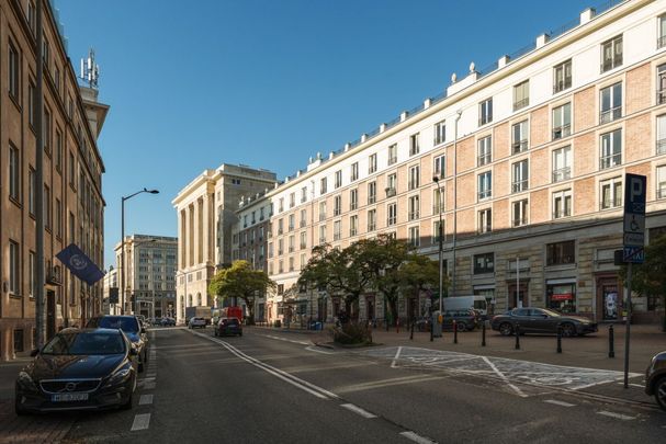 LOKAL PRZY PLACU KONSTYTUCJI i PIĘKNEJ 83.61 m² - Фото 1