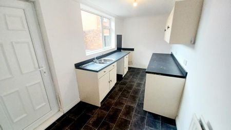 2 bedroom terraced house to rent - Photo 3