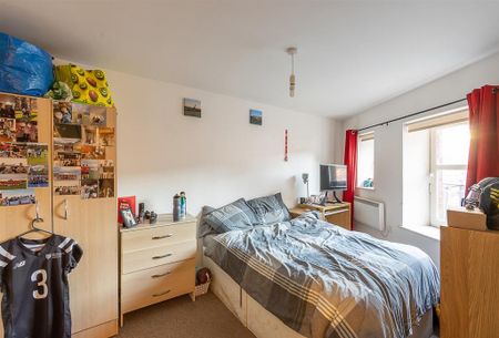 4 bedroom maisonette to rent - Photo 4