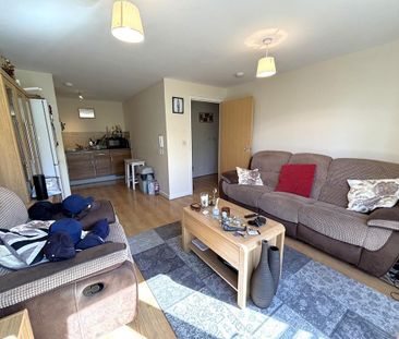 2 bedroom flat to rent - Photo 2