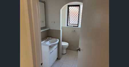 Great location, close to public transport, river and shops. - Photo 4