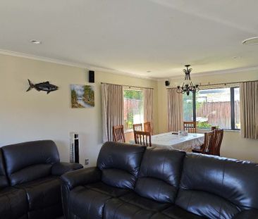 Stunning Family Home & Walk to School - Photo 5