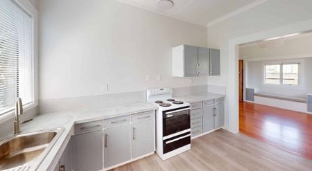 Levin - 3 Bedrooms - Photo 3