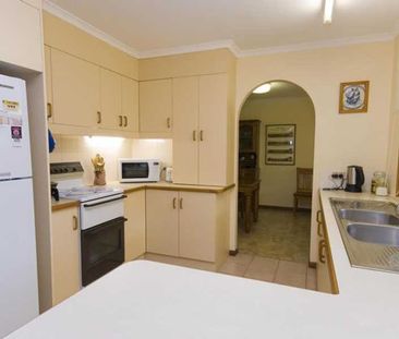 Quiet Cul-De-Sac with Parkland at Your Doorstep and close to Schools - Photo 5