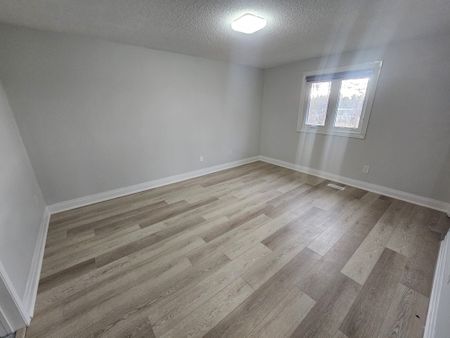 For Lease - 1959 Dalhousie Crescent Unit# Main Floor, Oshawa, Ontario - Photo 5