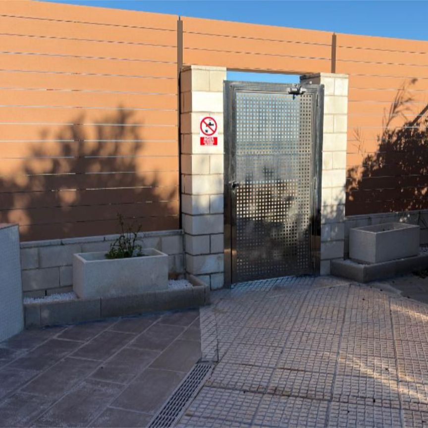 Apartamento de alquiler en Carrer Llac Maracaibo, 6, L'Almadrava - L'Estanyó - Photo 1