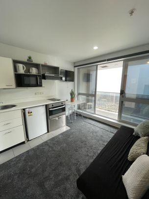 Three Bedroom Semi Furnished Apartment Available - Photo 1