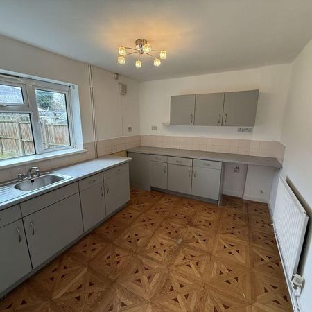 2 bedroom semi-detached house to rent - Photo 3