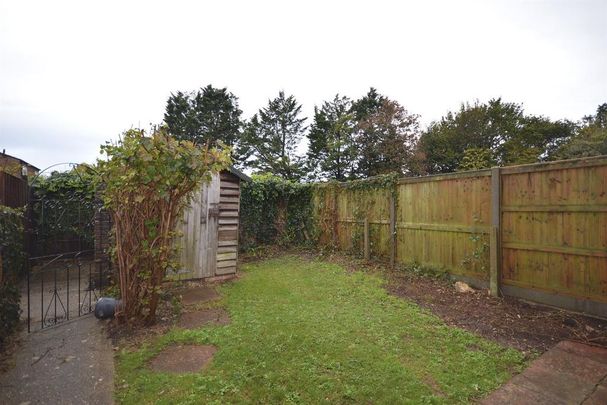 4 bedroom terraced house to rent - Photo 1