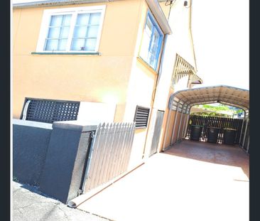 Lovely Three Bedroom Two Bath Two Car Springhill Cottage for Rent - Photo 5