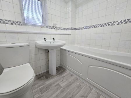 2 bedroom semi-detached house to rent - Photo 3