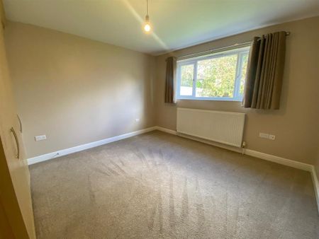 3 bedroom detached bungalow to rent - Photo 3