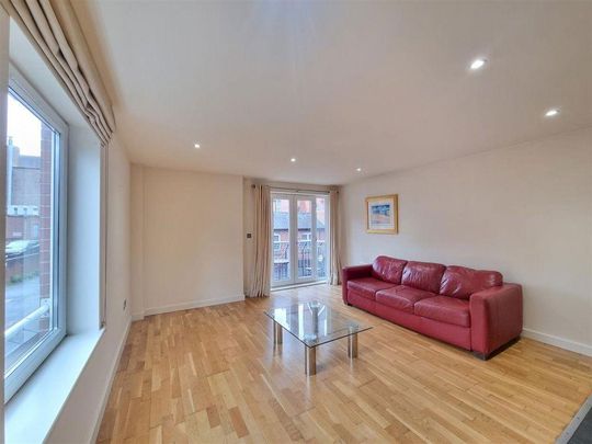 2 bedroom flat to rent - Photo 1