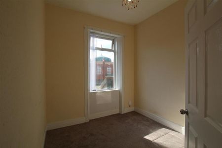 3 bedroom flat to rent - Photo 4