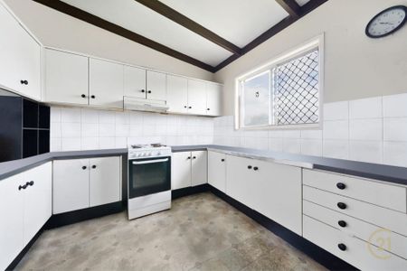 Family Home on Spacious Block - Photo 3