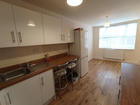 1 Bed Flat, Catford Hill, SE6 - Photo 4