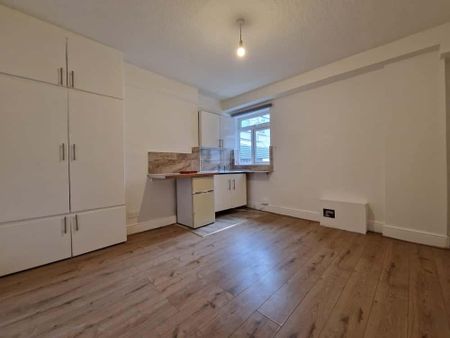 1 bedroom in a house share to rent - Photo 4