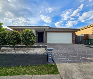 Spacious Family Home in a Prime Oran Park Location - Photo 5
