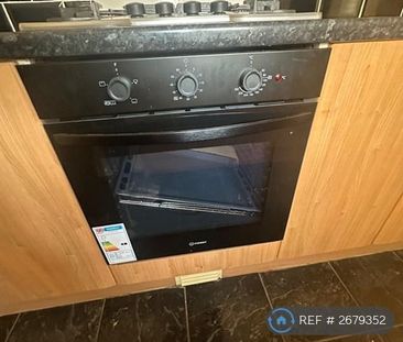 3 bedroom flat to rent - Photo 6