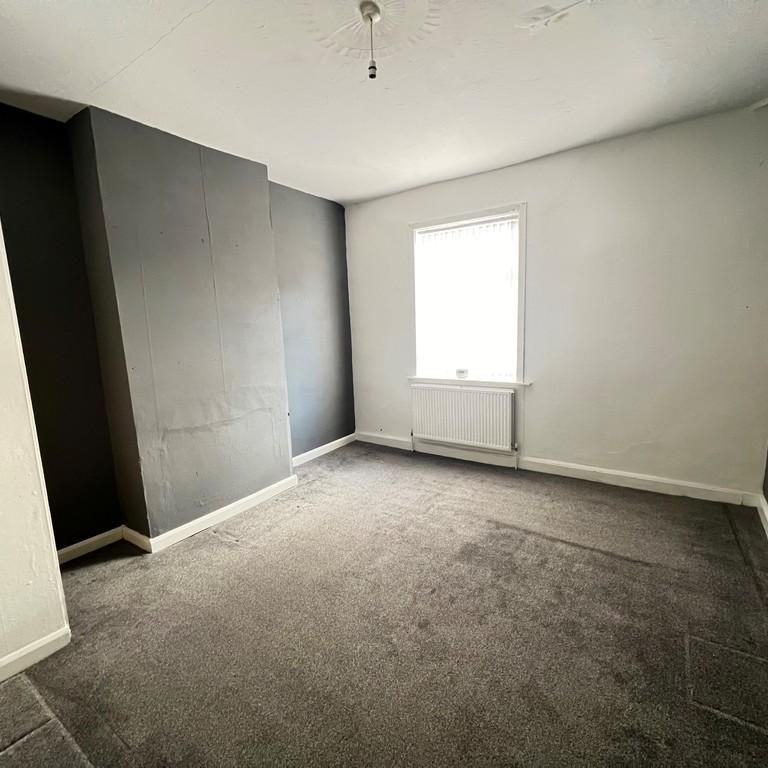 2 bedroom end of terrace house to rent - Photo 1