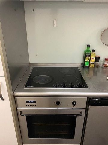 SPACIOUS, MODERN STUDIO IN THE HEART OF THE CITY - Photo 3