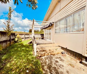 Charming 3BR Home in Papakura - Photo 3