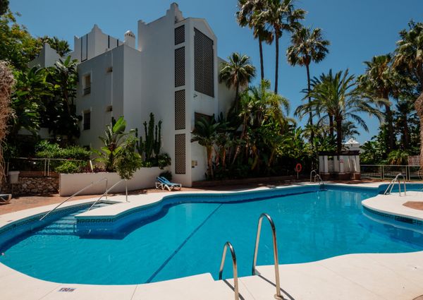 Apartment, close to the beach and sea views, in Marbella