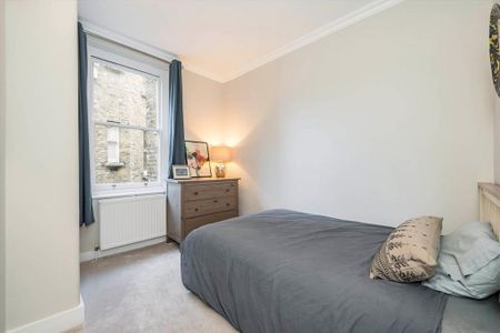 3 bedroom flat to rent - Photo 2
