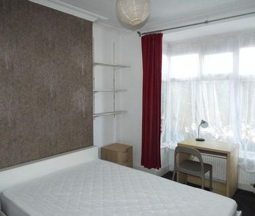 4 bedroom terraced house to rent - Photo 4