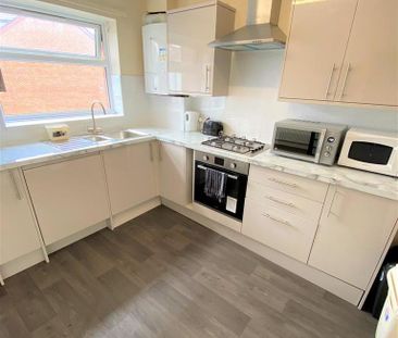 6 bedroom terraced house to rent - Photo 5