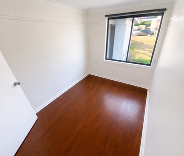 Fully Renovated 4-Bedroom Home in Quiet Ashcroft Street - Photo 4