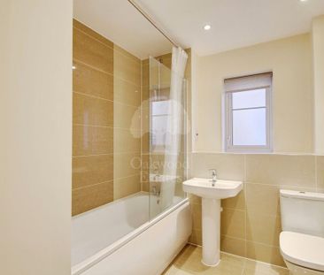 4 bedroom semi-detached house to rent - Photo 1