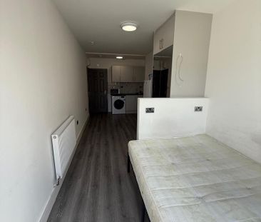 1 bedroom in a house share to rent - Photo 3