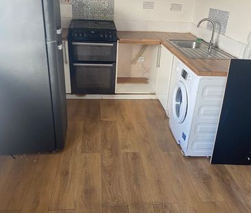 1 Bed Flat, Warwick Road, B27 - Photo 6