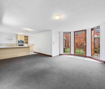 Low Maintenance Unit in Prime Location - Photo 6
