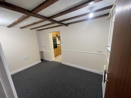 3 bedroom end of terrace house to rent - Photo 2