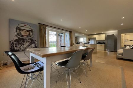 4 bedroom detached house to rent - Photo 5