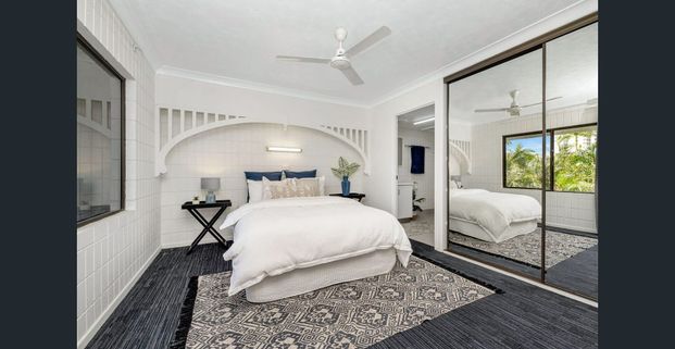 Modern CBD Unit – Convenient Location - Photo 1