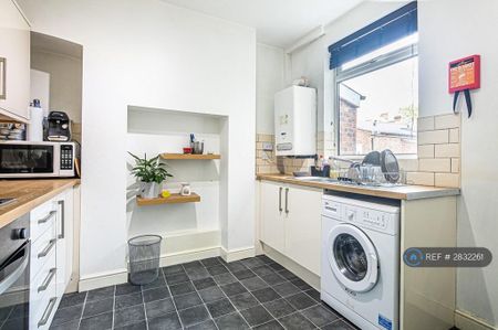 1 bedroom flat to rent - Photo 4