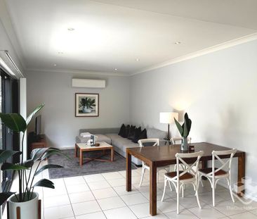 Furnished Studio in Resort Style Complex 100M to Westfield Carindal... - Photo 1