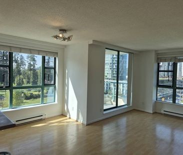 703-3071 Glen drive - Photo 2
