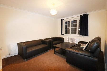 2 bedroom flat to rent - Photo 2