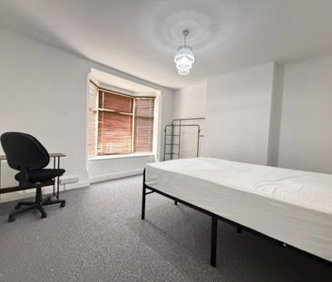 4 bedroom terraced house to rent - Photo 3