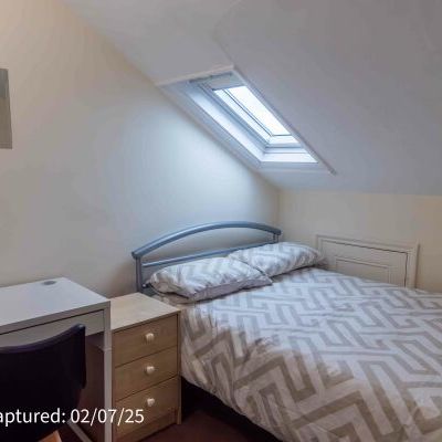 Room 10, 38 Heslington Road - Photo 1