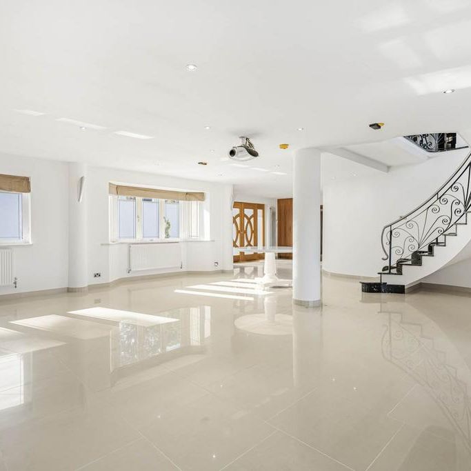 6 bedroom detached house to rent - Photo 1