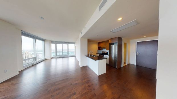 Experience the pulse of downtown Montreal at Allegra and Le V, where lively streets, top dining spots, and endless enter - Photo 1