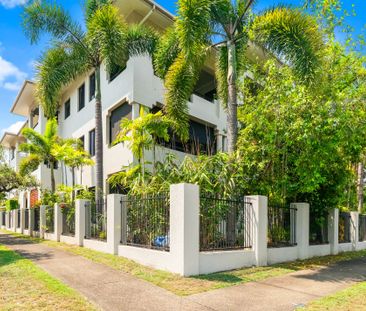 Ground floor unit with private pool - Photo 3
