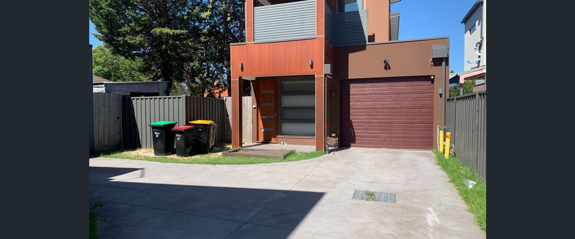 MORDEN TOWNHOUSE WAITS - Photo 1